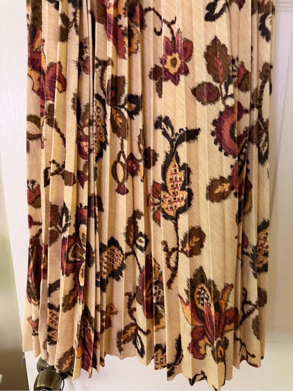 Sezane Velvet Pleated Floral ‘Dune’ Midi Skirt - Picture 6 of 10